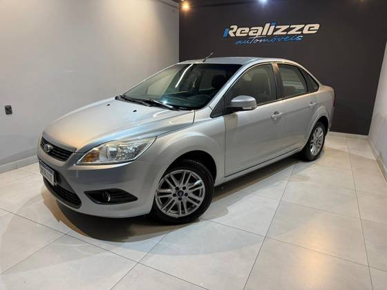 FORD FOCUS 1.6 GLX SEDAN 8V FLEX 4P MANUAL FORD FOCUS 1.6 GLX SEDAN 8V FLEX 4P MANUAL